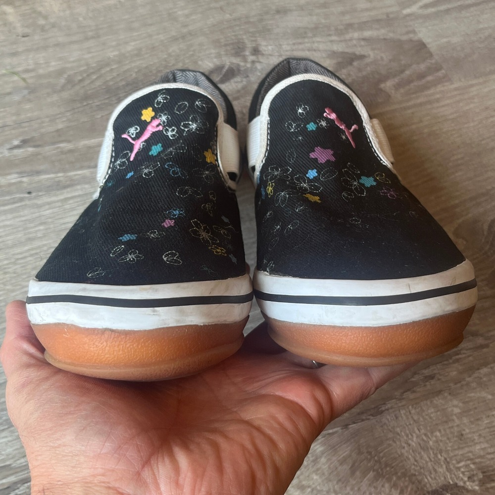Puma Womens Slip On Canvas Sneakers Black Floral Embroidered RARE! Size 9 - Picture 4 of 12